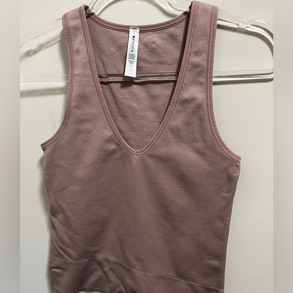 Athleta Signature V-neck Rib Tank - Picture 1 of 6